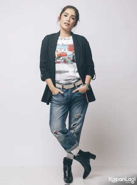 Foto Ussy Sulistiawaty