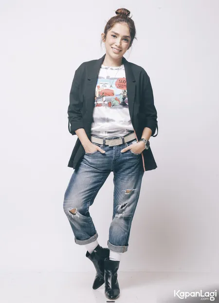 Foto Ussy Sulistiawaty