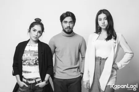 Foto Ussy Sulistiawaty