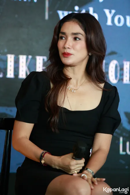 Foto Ussy Sulistiawaty