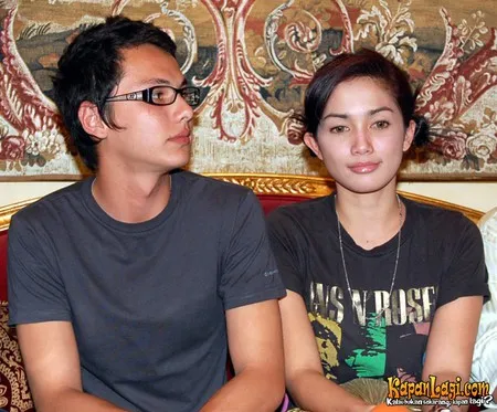 Foto Ussy Sulistiawaty