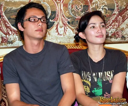 Foto Ussy Sulistiawaty