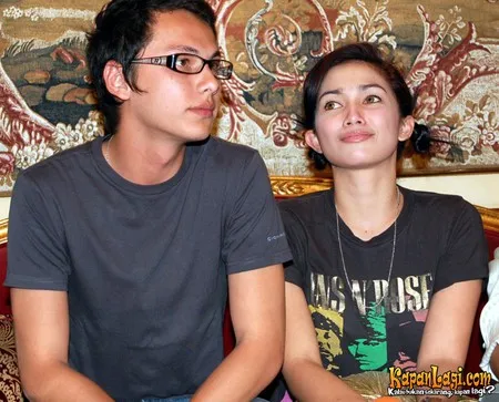Foto Ussy Sulistiawaty