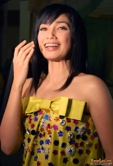Foto Ussy Sulistiawaty