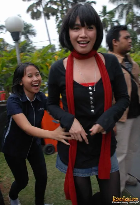 Foto Ussy Sulistiawaty