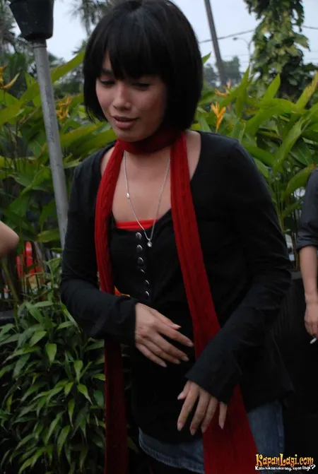 Foto Ussy Sulistiawaty