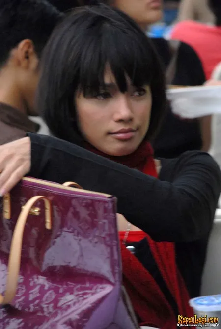 Foto Ussy Sulistiawaty