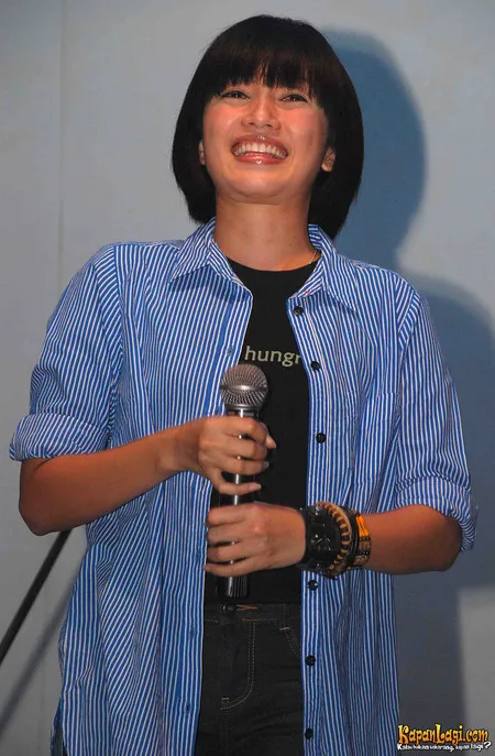 Foto Ussy Sulistiawaty