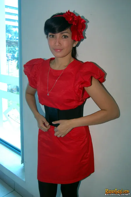 Foto Ussy Sulistiawaty