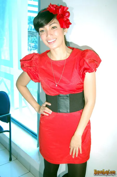 Foto Ussy Sulistiawaty