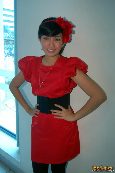 Foto Ussy Sulistiawaty