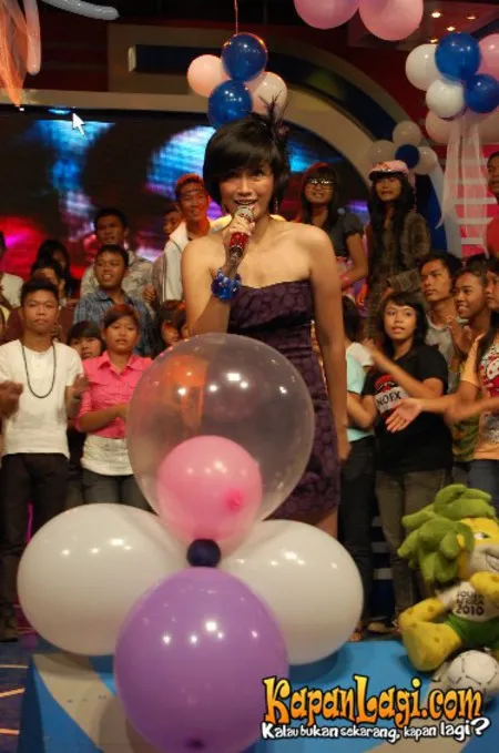 Foto Ussy Sulistiawaty