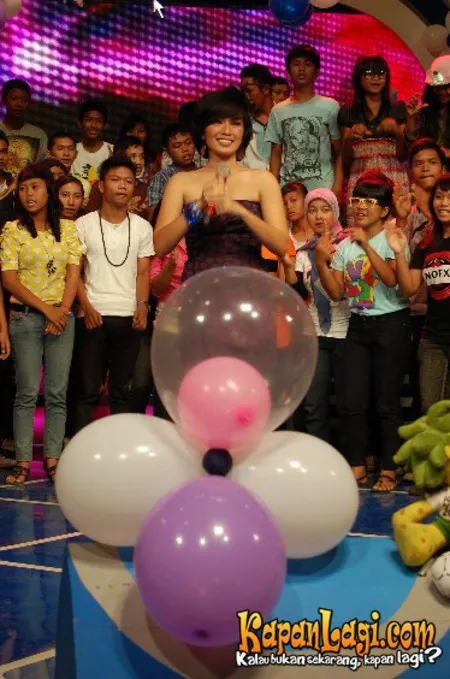 Foto Ussy Sulistiawaty