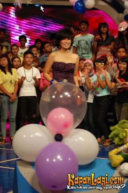 Foto Ussy Sulistiawaty