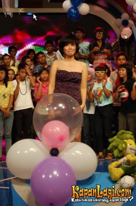 Foto Ussy Sulistiawaty