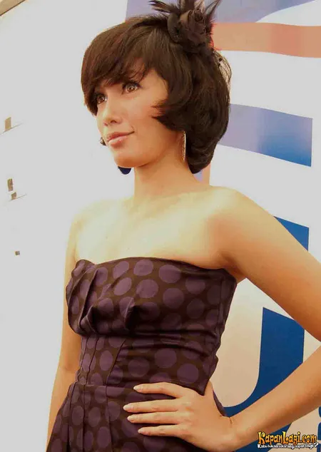 Foto Ussy Sulistiawaty