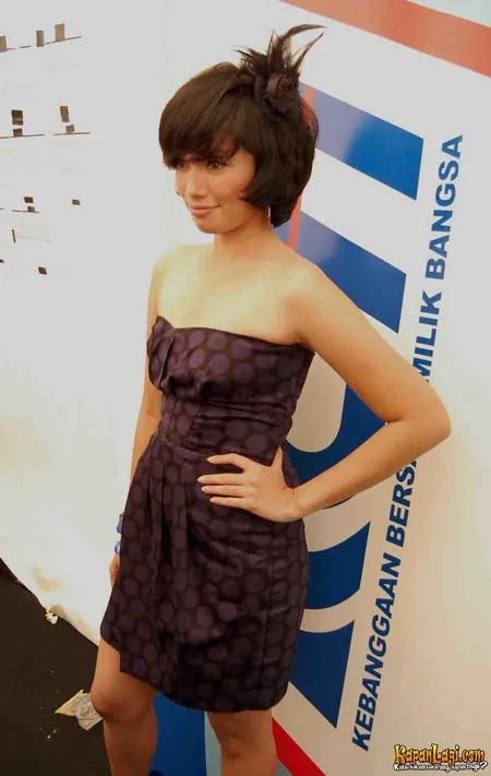 Foto Ussy Sulistiawaty