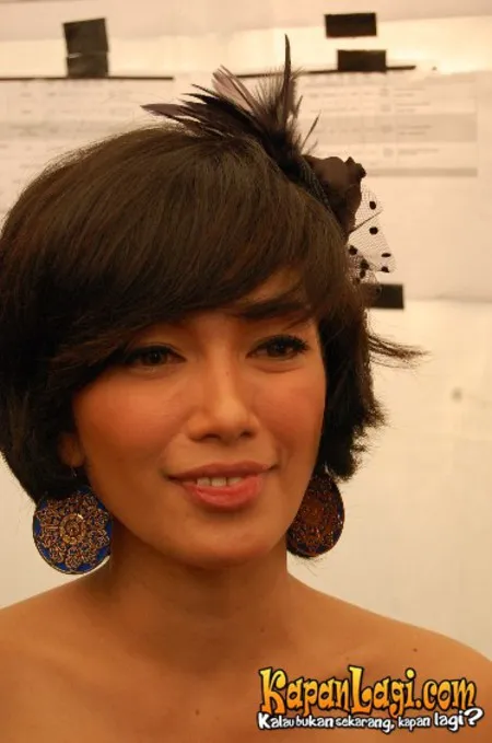 Foto Ussy Sulistiawaty