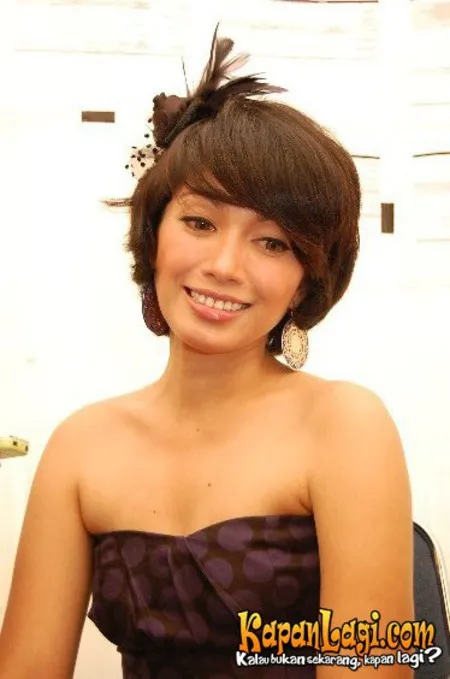 Foto Ussy Sulistiawaty