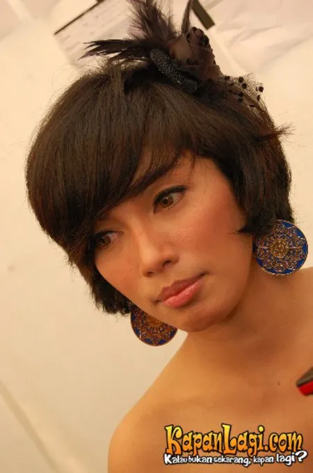 Foto Ussy Sulistiawaty