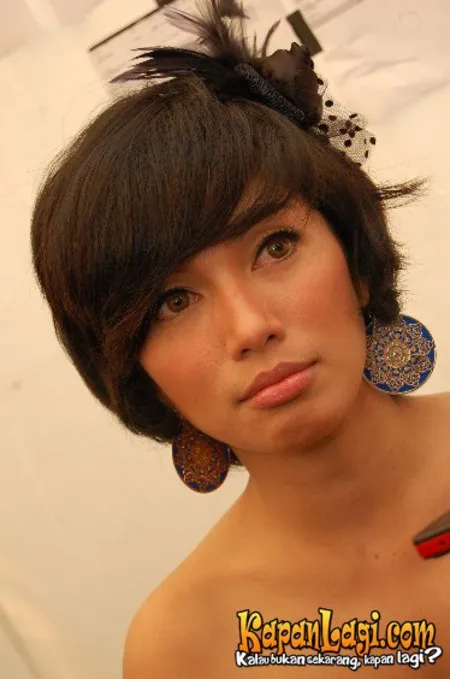 Foto Ussy Sulistiawaty