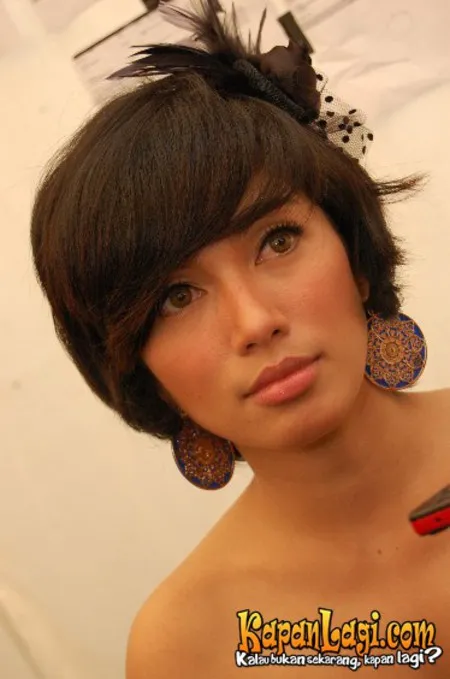 Foto Ussy Sulistiawaty