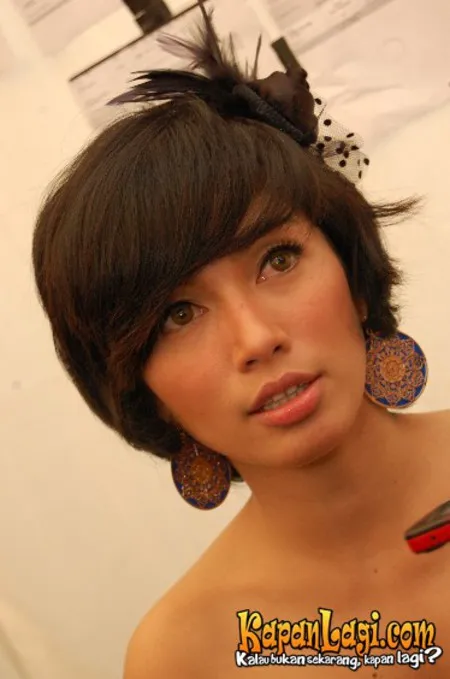 Foto Ussy Sulistiawaty
