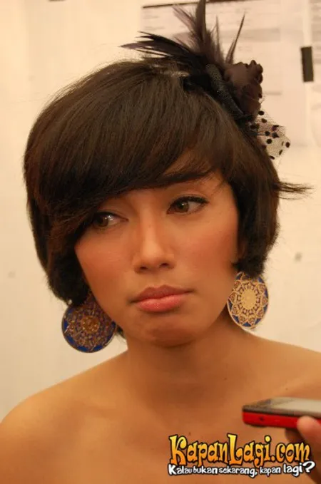 Foto Ussy Sulistiawaty