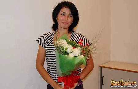 Foto Ussy Sulistiawaty