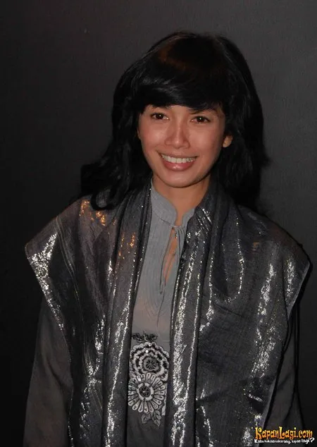 Foto Ussy Sulistiawaty