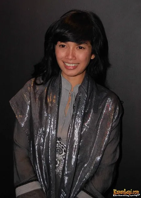 Foto Ussy Sulistiawaty