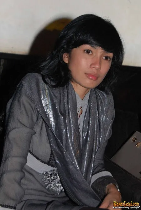 Foto Ussy Sulistiawaty