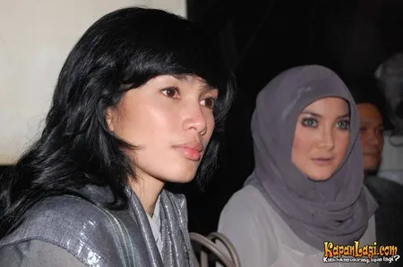 Foto Ussy Sulistiawaty