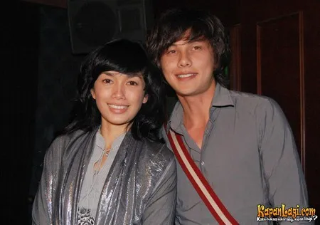 Foto Ussy Sulistiawaty