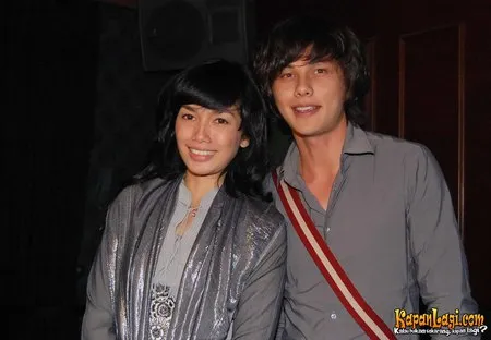 Foto Ussy Sulistiawaty