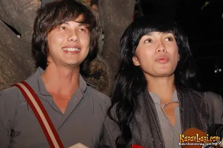 Foto Ussy Sulistiawaty