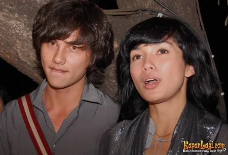 Foto Ussy Sulistiawaty