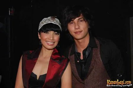 Foto Ussy Sulistiawaty