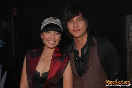Foto Ussy Sulistiawaty