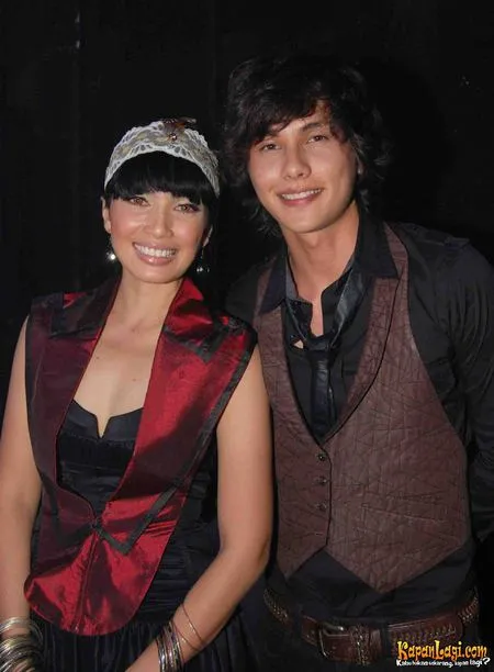 Foto Ussy Sulistiawaty