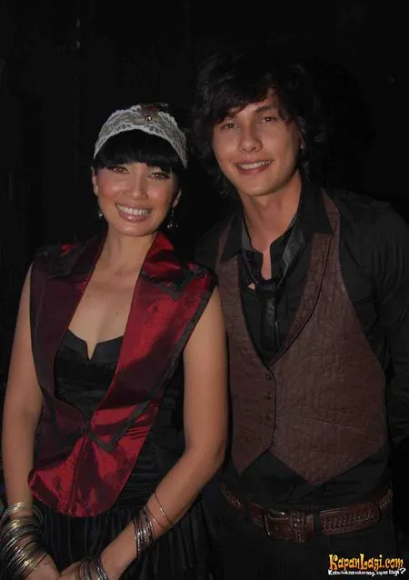 Foto Ussy Sulistiawaty