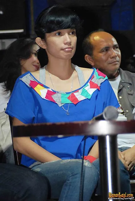 Foto Ussy Sulistiawaty