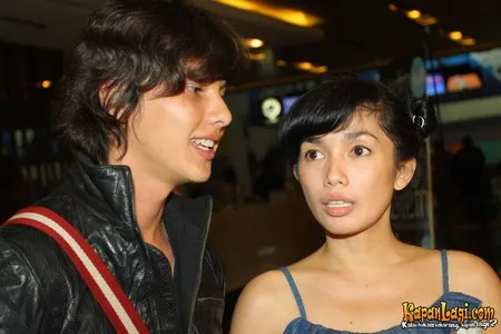 Foto Ussy Sulistiawaty