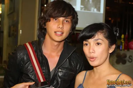 Foto Ussy Sulistiawaty