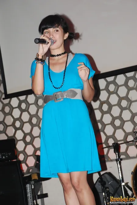 Foto Ussy Sulistiawaty