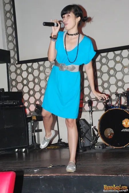 Foto Ussy Sulistiawaty