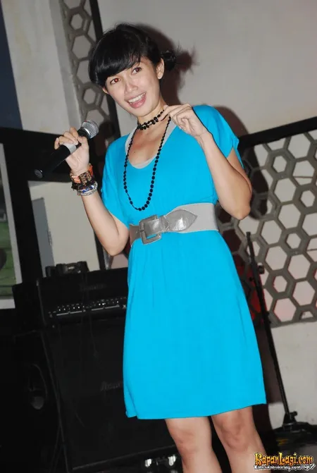 Foto Ussy Sulistiawaty