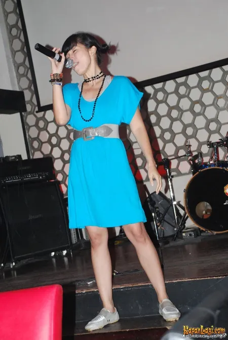 Foto Ussy Sulistiawaty