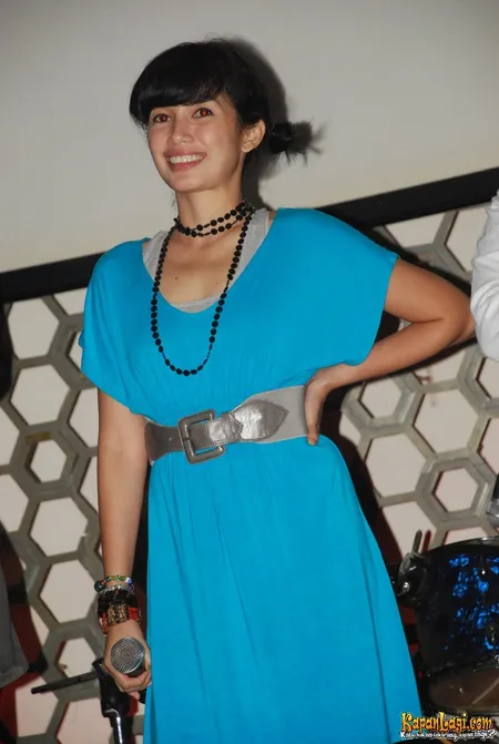 Foto Ussy Sulistiawaty