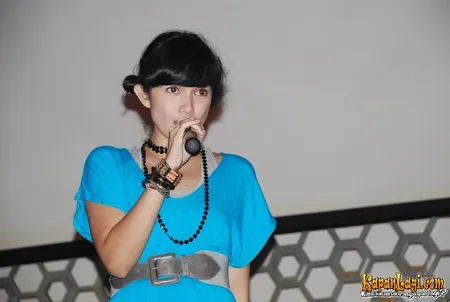 Foto Ussy Sulistiawaty